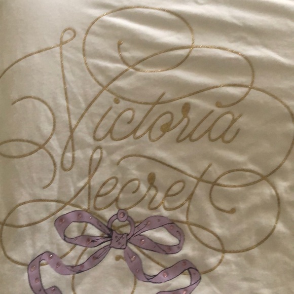 Victoria Secret T-shirt - Picture 1 of 3